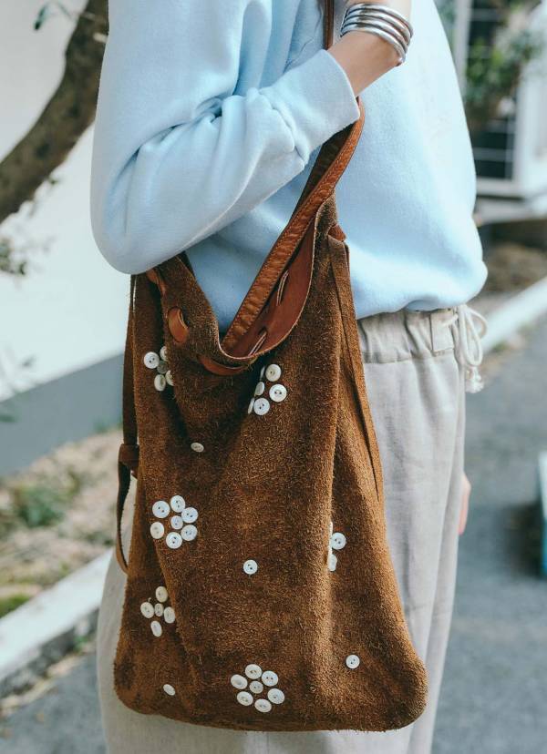 春のトレンドの花柄はフラワーモチーフの小物で取り入れる！ヴィンテージMIXファミリーコーデ | HugMug