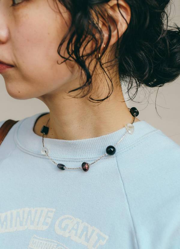 春のトレンドの花柄はフラワーモチーフの小物で取り入れる！ヴィンテージMIXファミリーコーデ | HugMug