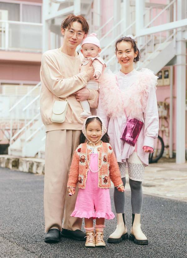 大人が着る春色ピンクの正解コーデ！ 辛口メタリックが甘さをおさえるカギ | HugMug