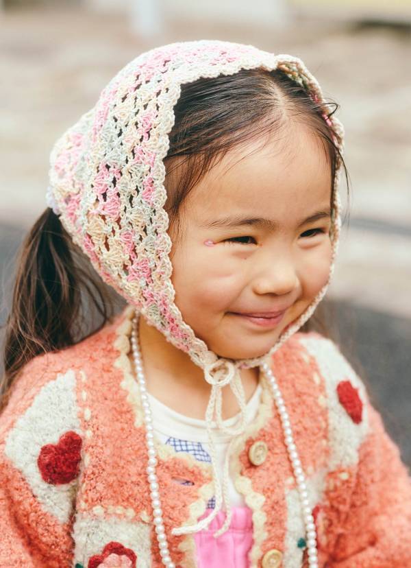 大人が着る春色ピンクの正解コーデ！ 辛口メタリックが甘さをおさえるカギ | HugMug