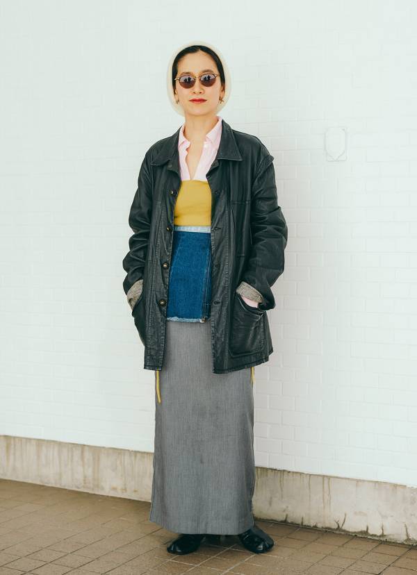 トレンドのレザージャケット重くならない着こなし術とは？春カラーとレイヤードでつくる | HugMug