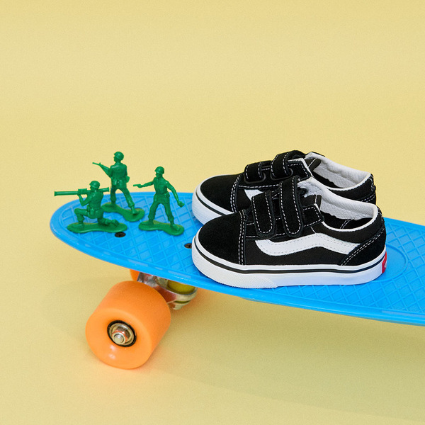 センスのいいママが今選ぶ！最旬キッズスニーカー10選【通園通学・お出かけ】 | HugMug