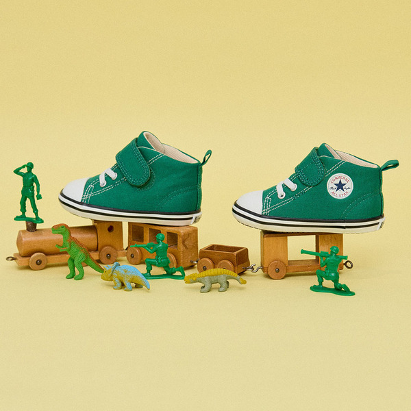 センスのいいママが今選ぶ！最旬キッズスニーカー10選【通園通学・お出かけ】 | HugMug