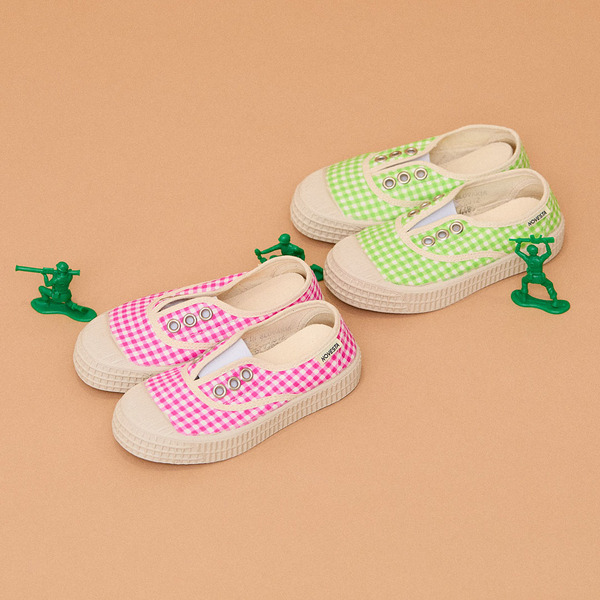 センスのいいママが今選ぶ！最旬キッズスニーカー10選【通園通学・お出かけ】 | HugMug