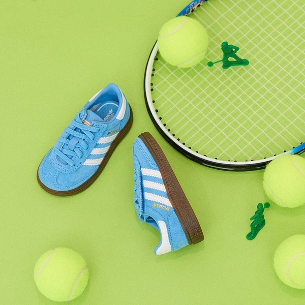 センスのいいママが今選ぶ！最旬キッズスニーカー10選【通園通学・お出かけ】 | HugMug