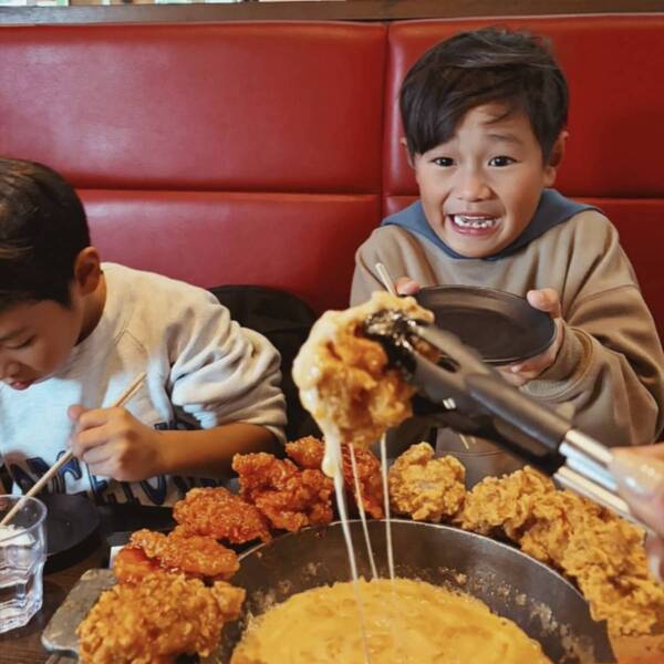 韓国旅行気分を国内で体験！【子連れ新大久保】おすすめスポット＆食べ歩きグルメまとめ | HugMug