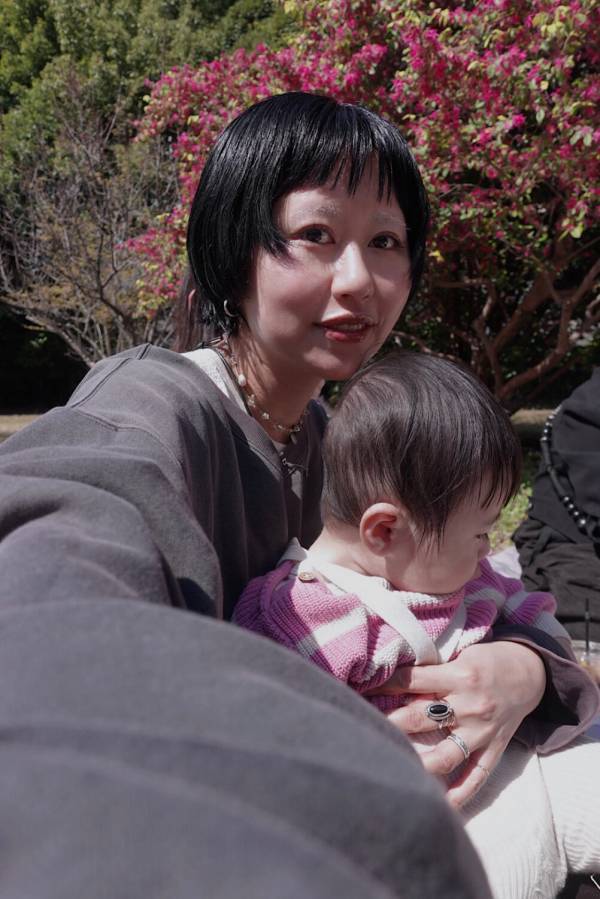 うねり髪のスタイリングに悩んだら。。。もう手放せない！手軽になじませて使えるスタイリング剤をご紹介 | HugMug