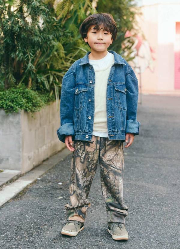 「ユニクロ」トップスでこんなにおしゃれに！？ レイヤードで魅せるコーデが最強にオシャレ | HugMug