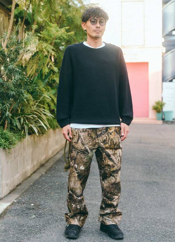 「ユニクロ」トップスでこんなにおしゃれに！？ レイヤードで魅せるコーデが最強にオシャレ | HugMug