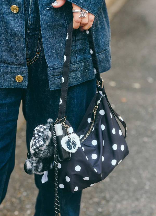 「ユニクロ」トップスでこんなにおしゃれに！？ レイヤードで魅せるコーデが最強にオシャレ | HugMug