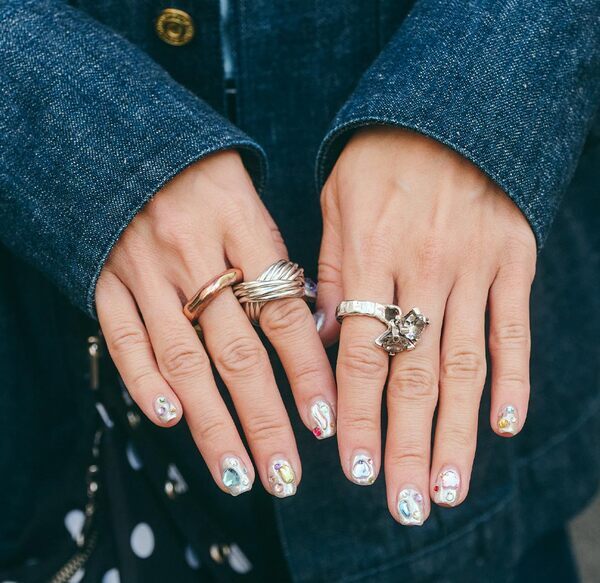 「ユニクロ」トップスでこんなにおしゃれに！？ レイヤードで魅せるコーデが最強にオシャレ | HugMug