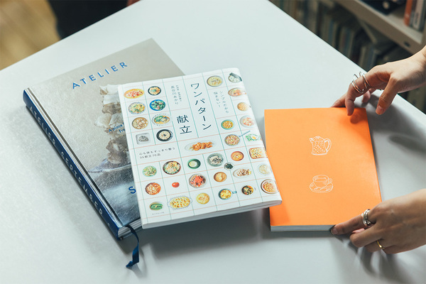 センスのいい家族が暮らす家【Vol.24 デコって、飾って、カラフルに暮らす家・マエダナツミさん邸】 | HugMug