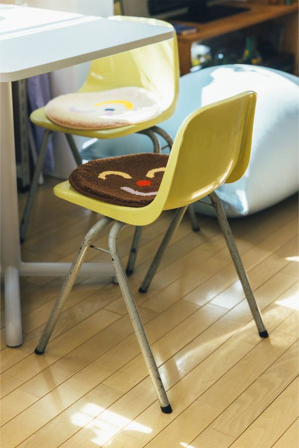 センスのいい家族が暮らす家【Vol.24 デコって、飾って、カラフルに暮らす家・マエダナツミさん邸】 | HugMug