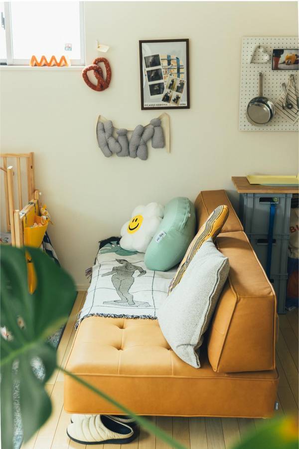 センスのいい家族が暮らす家【Vol.24 デコって、飾って、カラフルに暮らす家・マエダナツミさん邸】 | HugMug