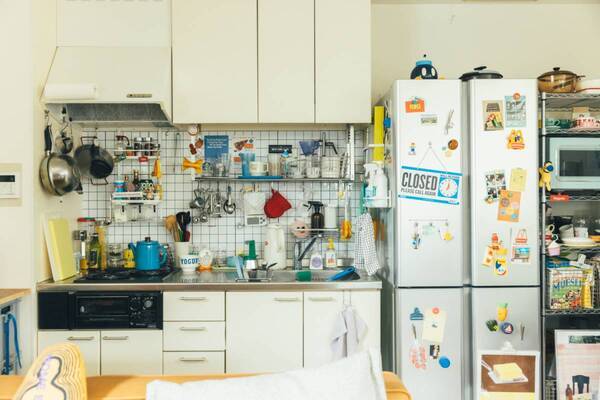 センスのいい家族が暮らす家【Vol.24 デコって、飾って、カラフルに暮らす家・マエダナツミさん邸】 | HugMug