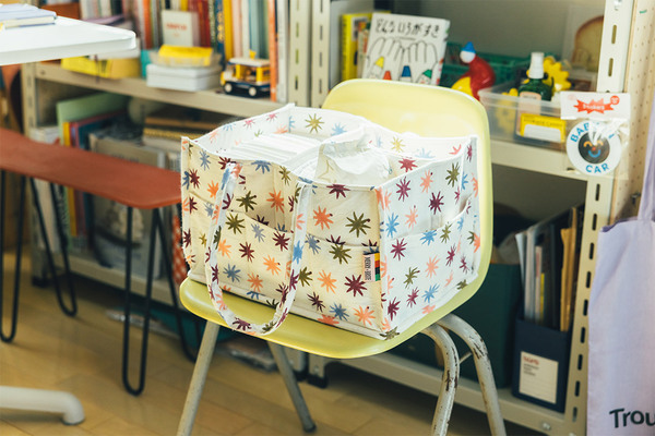 センスのいい家族が暮らす家【Vol.24 デコって、飾って、カラフルに暮らす家・マエダナツミさん邸】 | HugMug