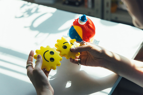 センスのいい家族が暮らす家【Vol.24 デコって、飾って、カラフルに暮らす家・マエダナツミさん邸】 | HugMug