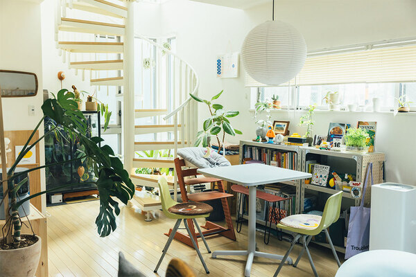 センスのいい家族が暮らす家【Vol.24 デコって、飾って、カラフルに暮らす家・マエダナツミさん邸】 | HugMug