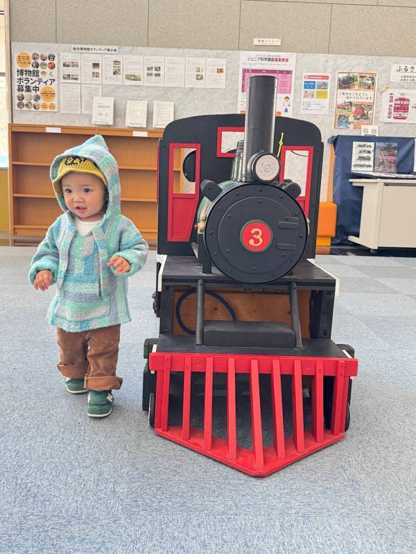 本物の蒸気機関車に乗れる！【北海道・小樽】鉄道博物館が電車好きキッズの心を鷲掴み！ | HugMug
