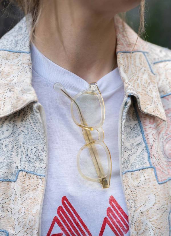 Tシャツに重ねるだけ！ 旬な「エプロン」をつかった甘辛MIXコーデ術 | HugMug