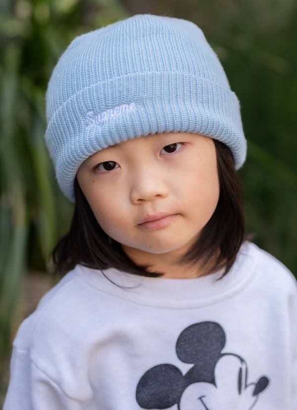 Tシャツに重ねるだけ！ 旬な「エプロン」をつかった甘辛MIXコーデ術 | HugMug