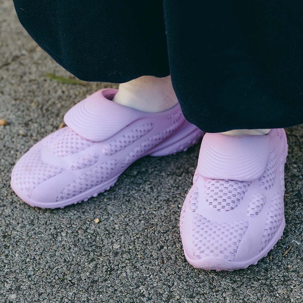 いつものコーデにひとクセつけて！【個性派スニーカー9選】 | HugMug