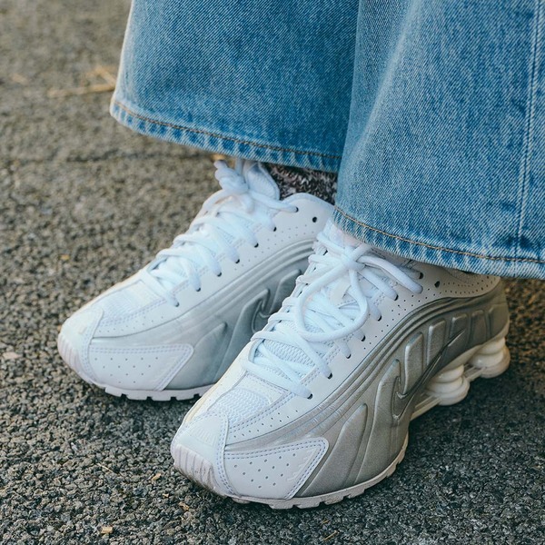 いつものコーデにひとクセつけて！【個性派スニーカー9選】 | HugMug