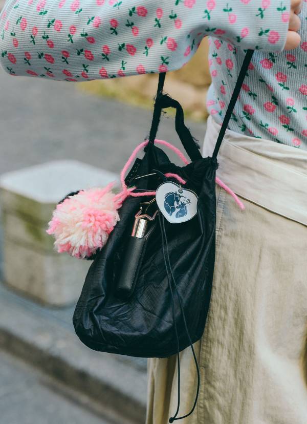 メルヘンにならない！大人の花柄コーデ。シルエットと小物使いがポイント。 | HugMug