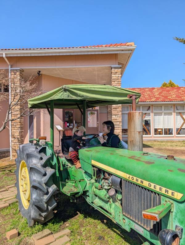 子連れいちご狩りは「いちごの里」が最強！食べ比べやカフェ、遊び場など1日満喫レポ | HugMug