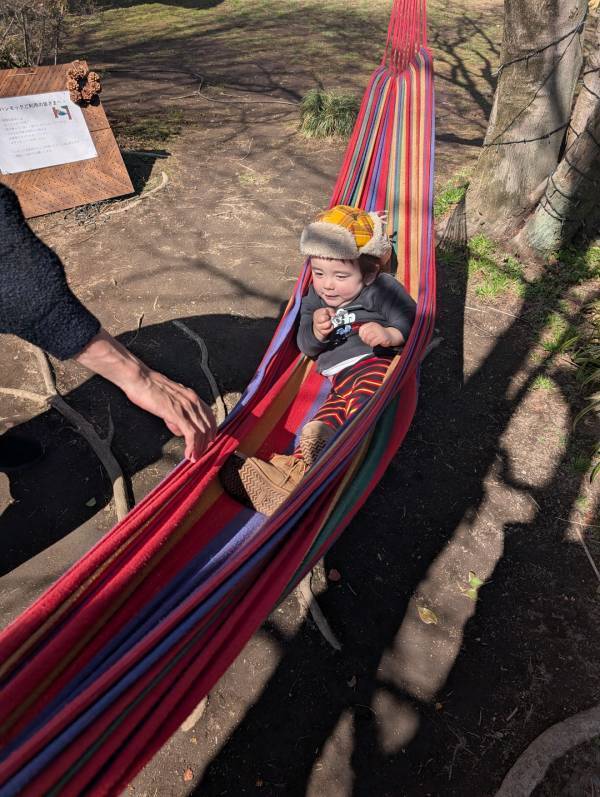 子連れいちご狩りは「いちごの里」が最強！食べ比べやカフェ、遊び場など1日満喫レポ | HugMug