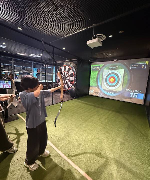 イオンのなかにバラエティー番組！？ 室内アクティビティ「VS PARK」で家族4時間遊びつくす！ | HugMug