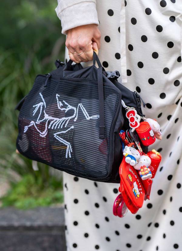 気になる旬の「ドット柄」はこう着る！ モノトーンでつくる甘辛MIXコーデ術 | HugMug