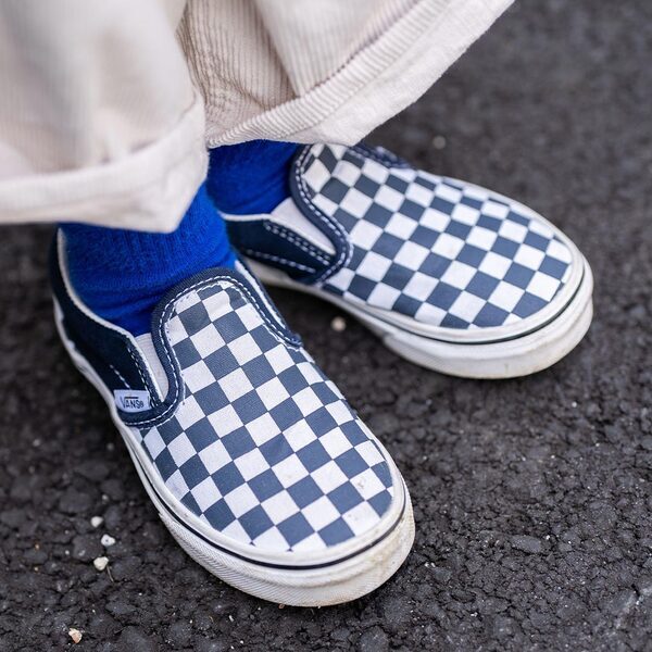 気になる旬の「ドット柄」はこう着る！ モノトーンでつくる甘辛MIXコーデ術 | HugMug