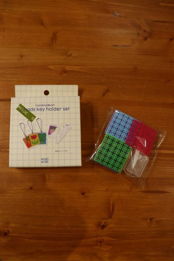 並べるだけで完成！【3COINS】のビーズキーホルダーキットに大ハマり！ | HugMug