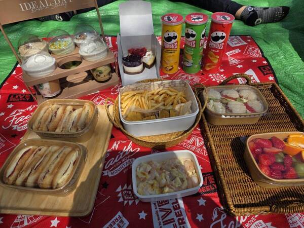 OLD OUTも！？【スタバ】名作フラペチーノ全5種飲み比べ！独断と偏見でランキング！！ | HugMug