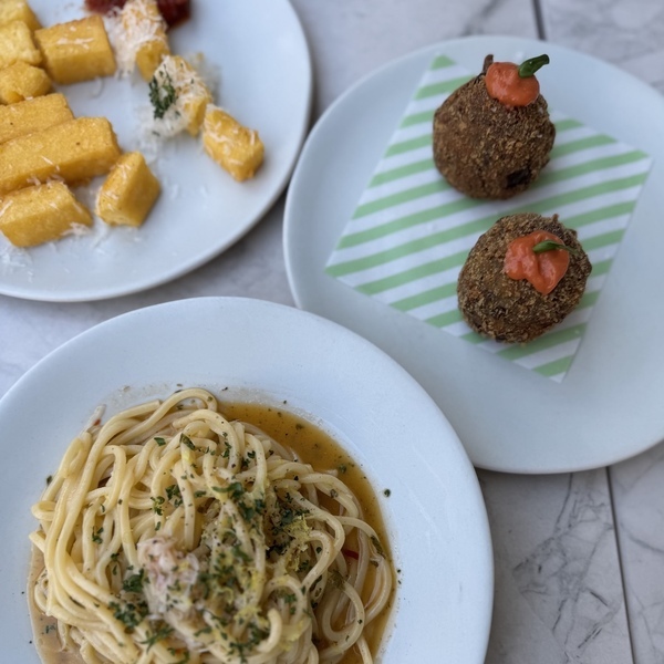 子連れママ必見！ 表参道「LINA STORES」でテラスランチがおすすめ！ 待ち時間グッズも紹介 | HugMug