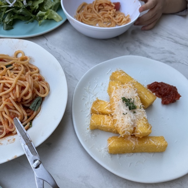 子連れママ必見！ 表参道「LINA STORES」でテラスランチがおすすめ！ 待ち時間グッズも紹介 | HugMug