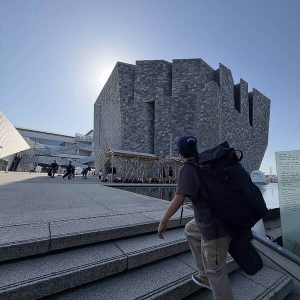 一度は行きたい図書館【角川武蔵野ミュージアム】建物から圧巻！本×アート×体験 | HugMug