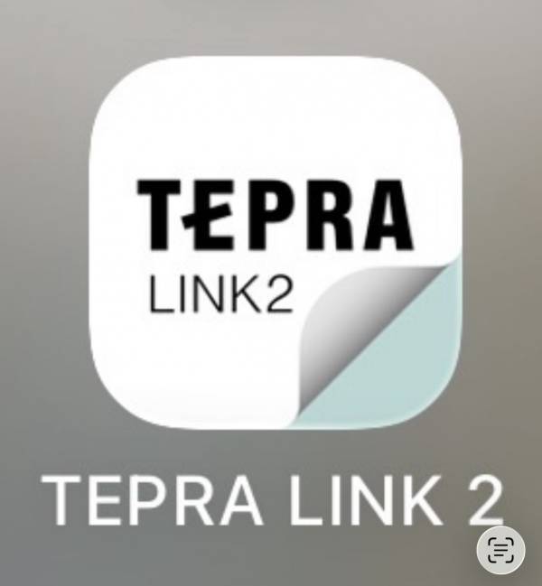 子どもの作品がテプラに！？【テプラ活用術】可愛いオリジナルラベルをつくろう | HugMug