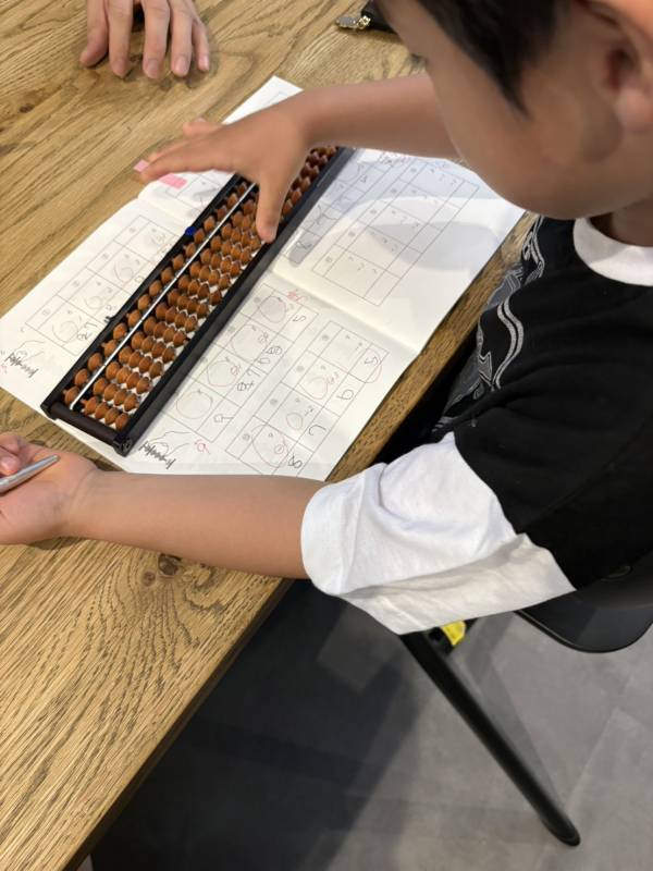 【5歳習い事】共働きママが「そろばん」を選んだ理由＆リアルレポをお届け！ | HugMug