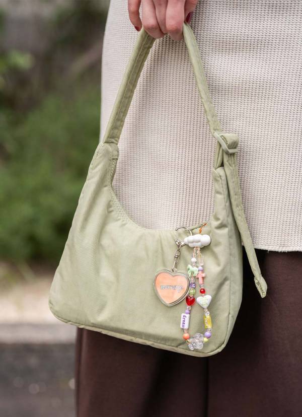 フリルたっぷりのキッズスカートに視線集中！ 家族で爽やかブルーをシェアしたお出かけコーデ | HugMug