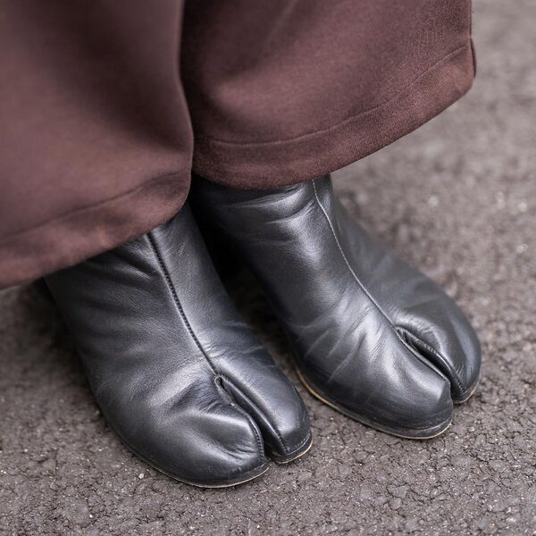 フリルたっぷりのキッズスカートに視線集中！ 家族で爽やかブルーをシェアしたお出かけコーデ | HugMug