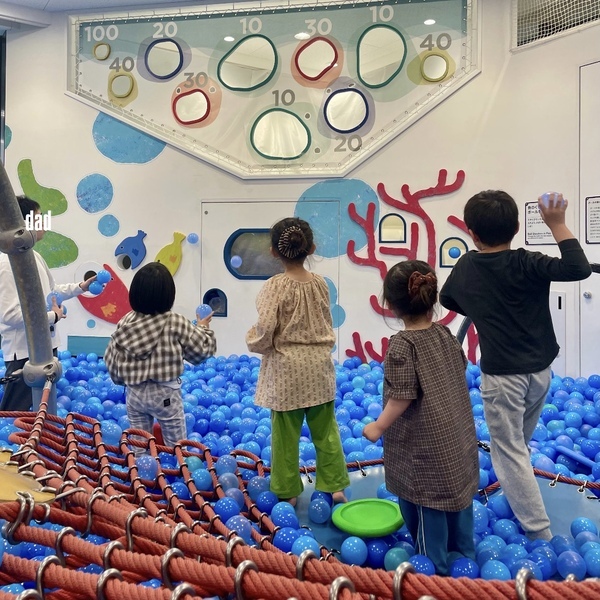 万博の人気遊具が遊び放題！？【大阪】リニューアルした「ボーネルンド」が子連れに最高すぎた！ | HugMug
