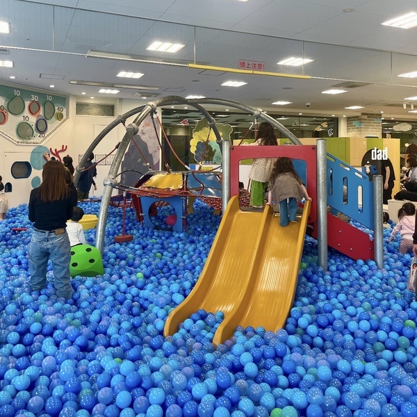 万博の人気遊具が遊び放題！？【大阪】リニューアルした「ボーネルンド」が子連れに最高すぎた！ | HugMug