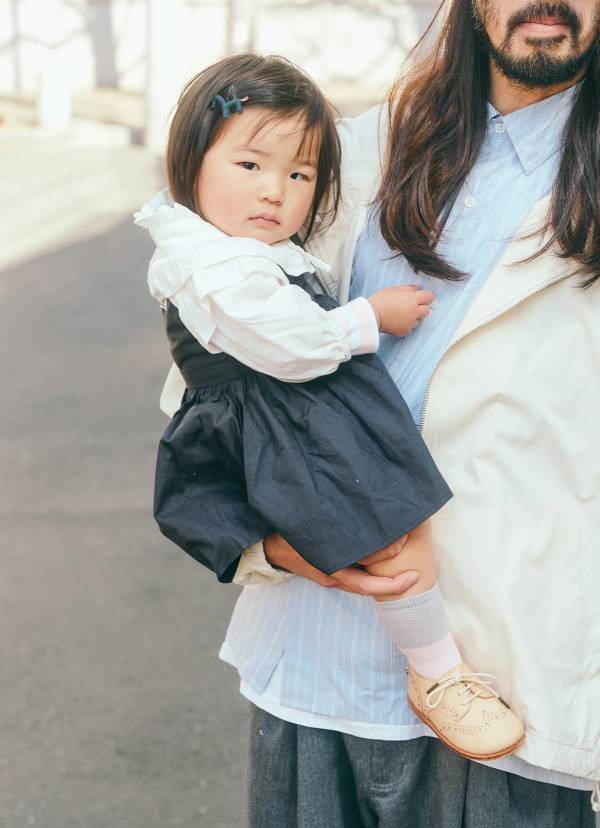 カラーシャツなら「ユニクロ ユー」で決まり！ 爽やかグリーンでつくるファミリーコーデ | HugMug