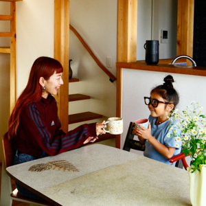 センスのいい家族が暮らす家【Vol.28  デザイン家具と木のぬくもりが調和する家・EMILYさん邸】 | HugMug