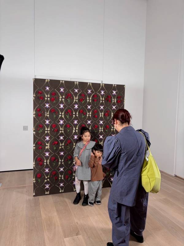 【麻布台ヒルズ】子連れで楽しめるアート展「Face to face」をレポ！ 限定グッズも必見！  | HugMug
