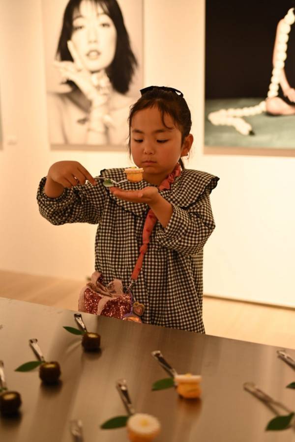 【麻布台ヒルズ】子連れで楽しめるアート展「Face to face」をレポ！ 限定グッズも必見！  | HugMug