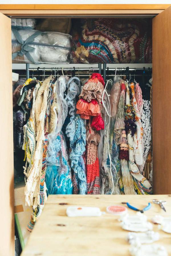 センスのいい家族が暮らす家【Vol.29 アートに囲まれ、あたたかい距離感を築く家・蓮沼千紘さん邸】 | HugMug