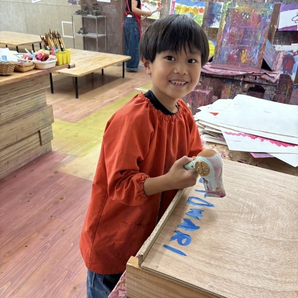 壁も床も絵の具まみれOK！？ 築地のアート施設【CREP】で子どもたち大興奮！ | HugMug